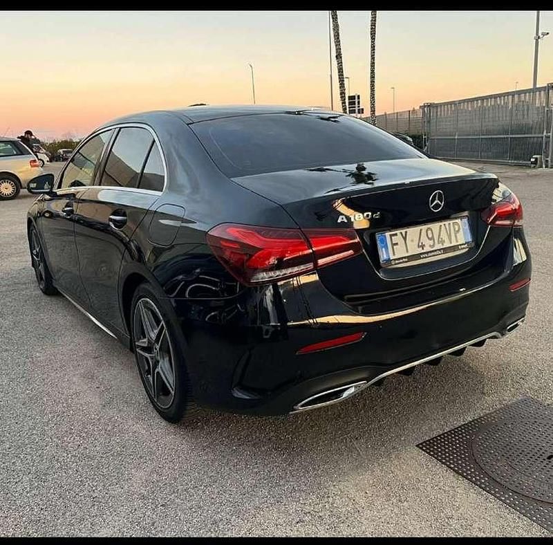 Usata Mercedes A180 Premium 116 CV (85 kW) 2019 Nero Berlina