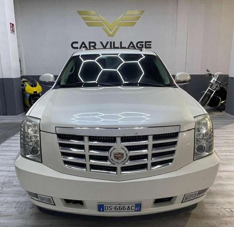 Bianco Usata 2008 Cadillac Escalade SUV | 16.000 € - Immagine 1/4