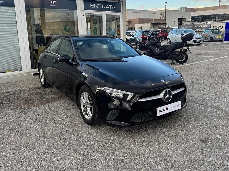Usata Mercedes A180 Executive 116 CV (85 kW) 2019 Nero metal. Berlina