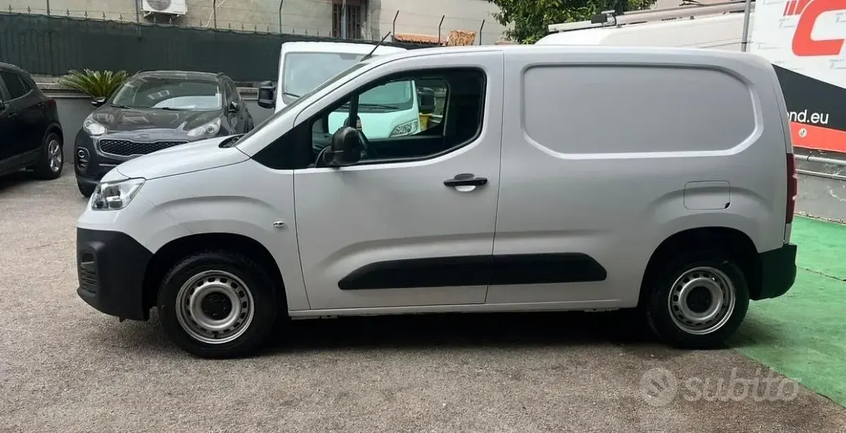 Usata Fiat Doblò 102 CV (75 kW) 2023 Bianco Monovolume