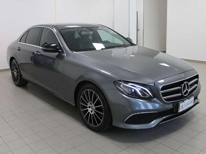 Usata Mercedes E200 160 CV (117 kW) 2020 Grigio Berlina