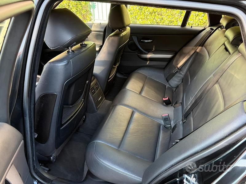 Usata BMW 330 2007 Nero Station wagon