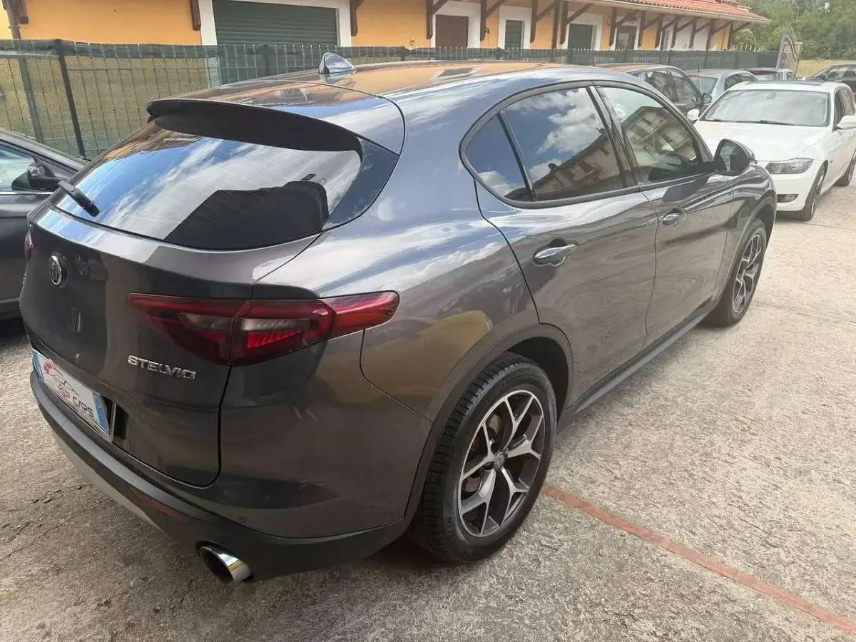 Usata Alfa Romeo Stelvio Super 209 CV (153 kW) 2019 Grigio SUV