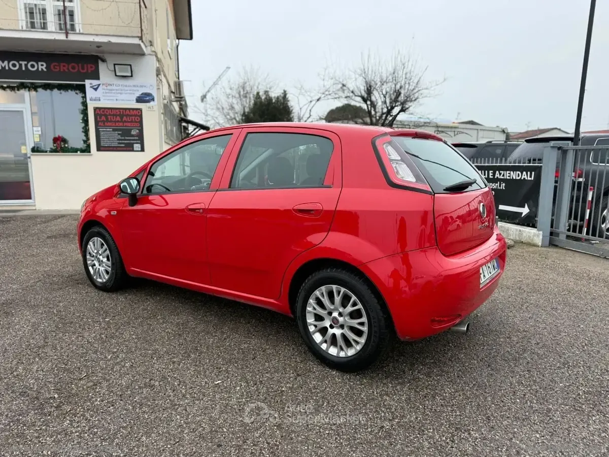 Usata Fiat Punto Lounge 85 CV (62 kW) 2015 Rosso Berlina
