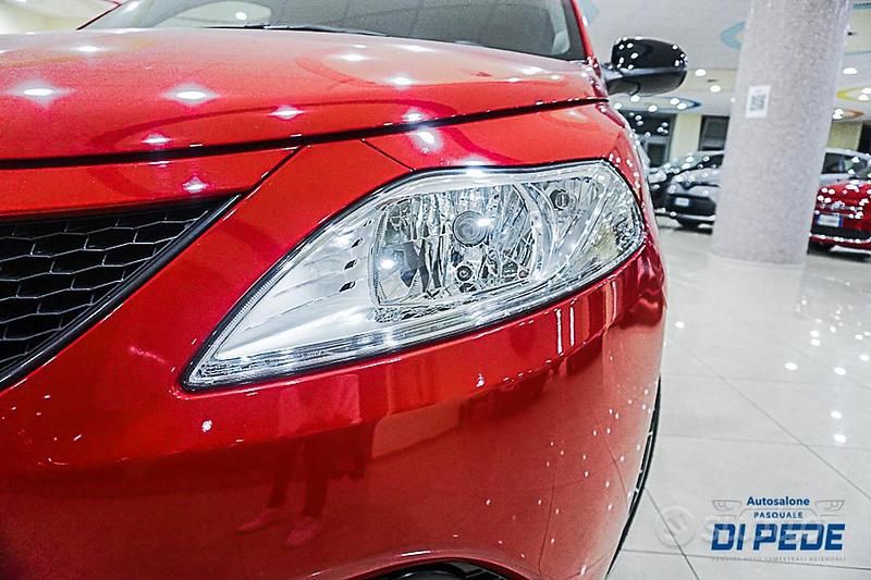 Usata Lancia Ypsilon Gold 69 CV (50 kW) 2021 Rosso Utilitaria