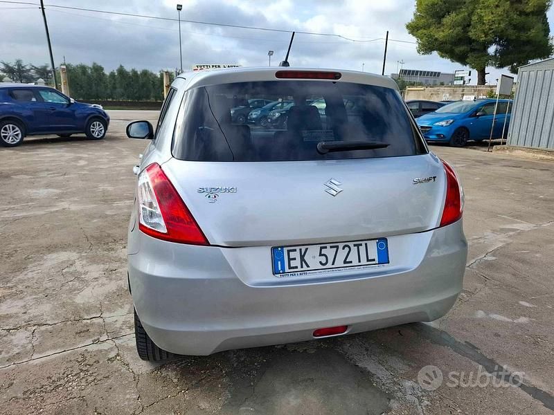Usata Suzuki Swift 75 CV (55 kW) 2012 Grigio Berlina