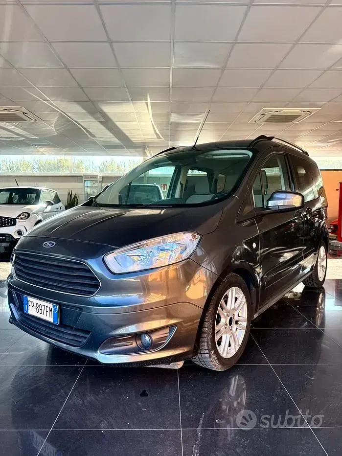 Usata Ford Tourneo Courier Titanium 75 CV (55 kW) 2018 Grigio Monovolume