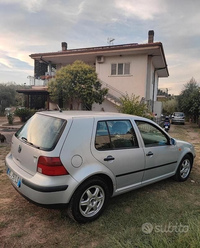 Usata VW Golf IV 100 CV (73 kW) 2000 Grigio Utilitaria