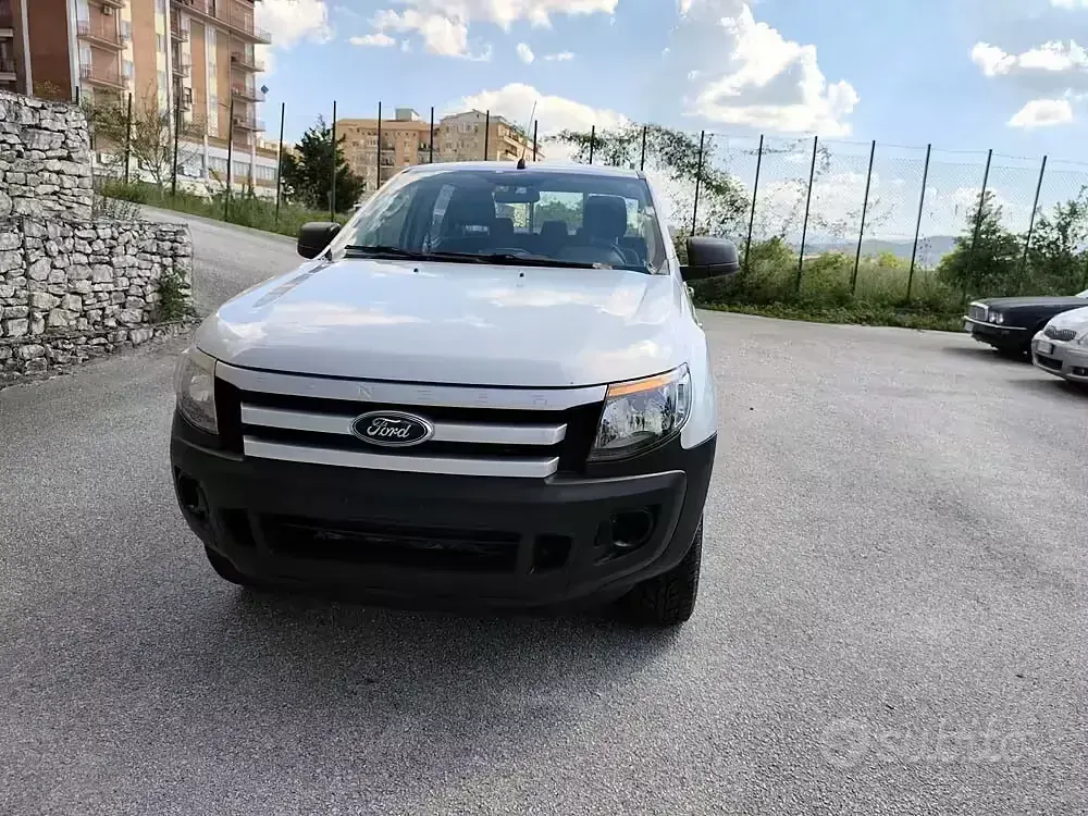 Usata Ford Ranger 150 CV (110 kW) 2014 Grigio Pick-up