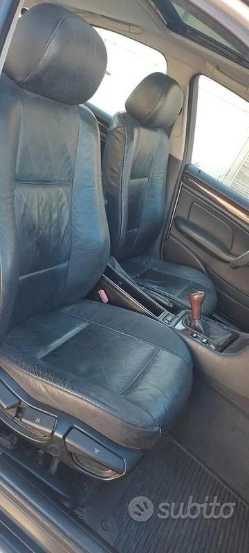 Begagnad BMW 2000 136 HK (100 kW) 2000 Grå Sedan