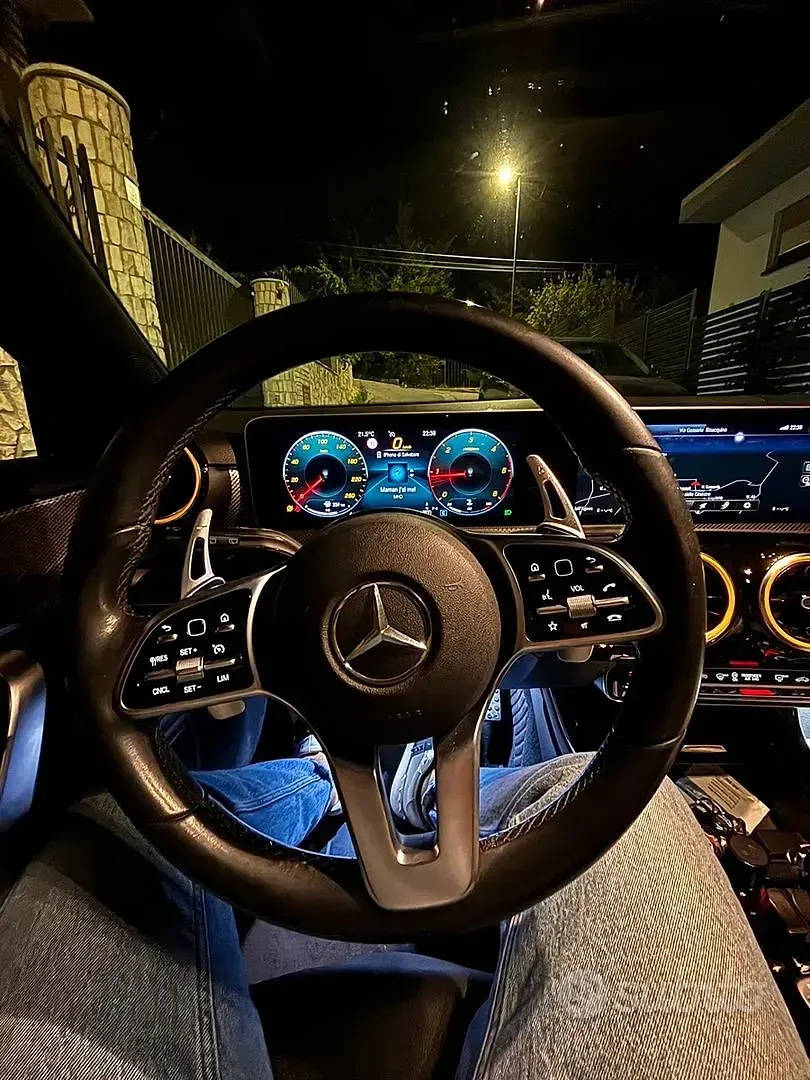Usata Mercedes 180 116 CV (85 kW) 2018 Grigio Berlina