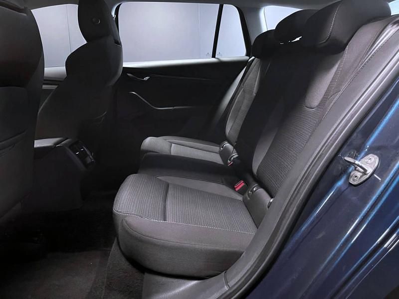 Begagnad Skoda Octavia Executive 116 HK (85 kW) 2023 Vari colori pastello Kombi