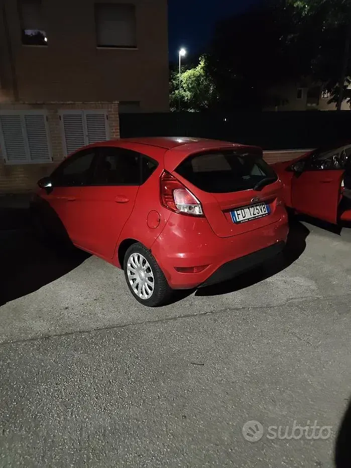 Usata Ford Fiesta 95 CV (69 kW) 2016 Rosso Utilitaria
