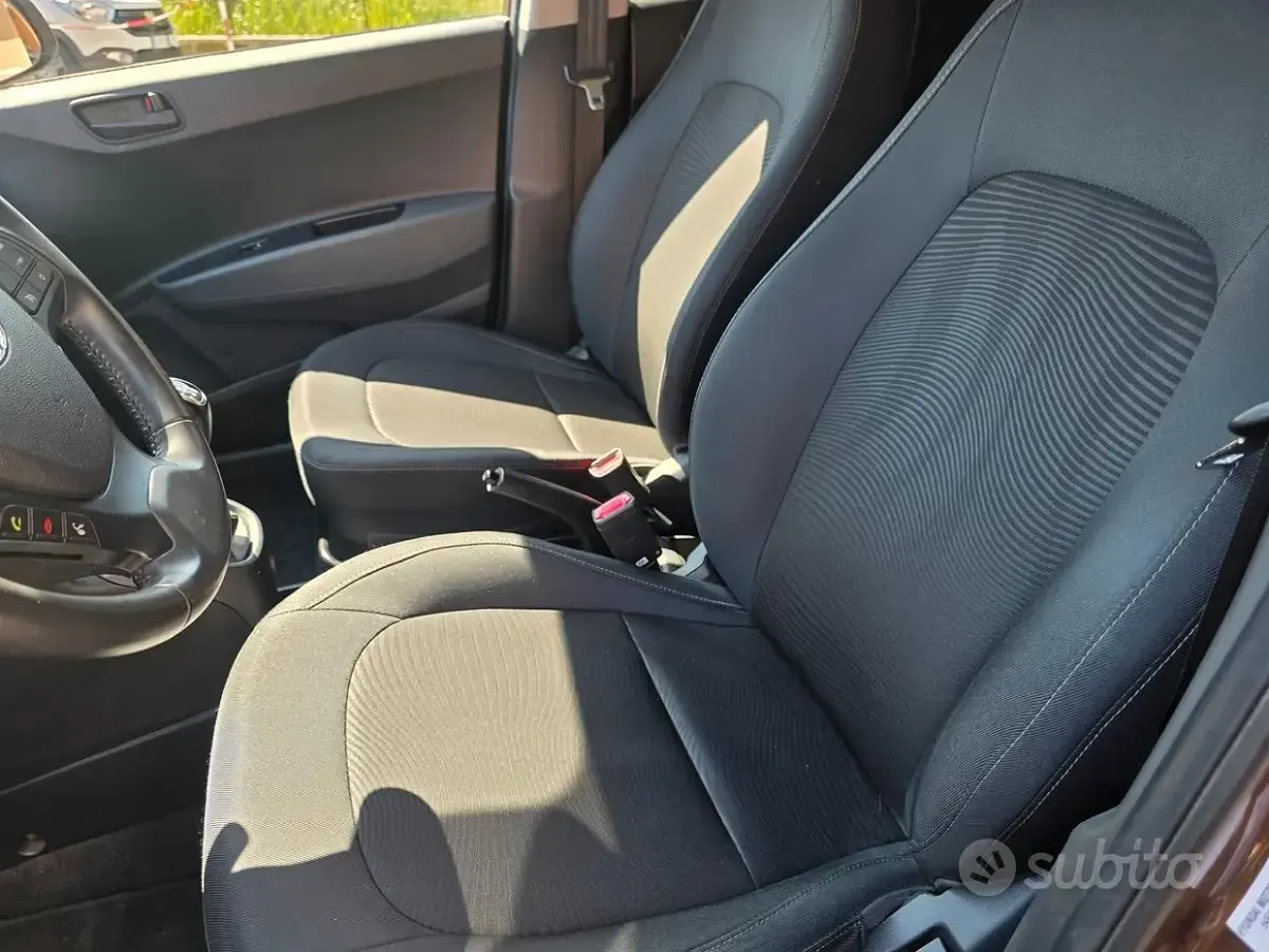 Usata Hyundai i10 65 CV (47 kW) 2019 Marrone Utilitaria