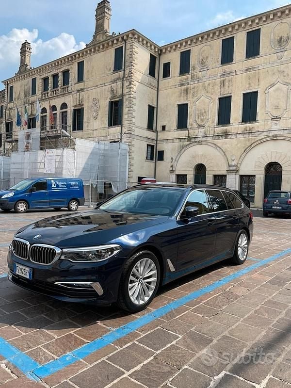 Usata BMW 520 Luxury Line 190 CV (139 kW) 2019 Blu/azzurro Station wagon