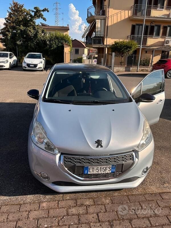 Usata Peugeot 208 82 CV (60 kW) 2013 Grigio Utilitaria