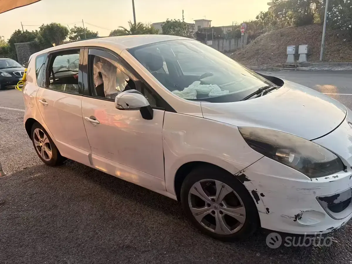 Usata Renault Scénic III 130 CV (95 kW) 2009 Bianco Monovolume