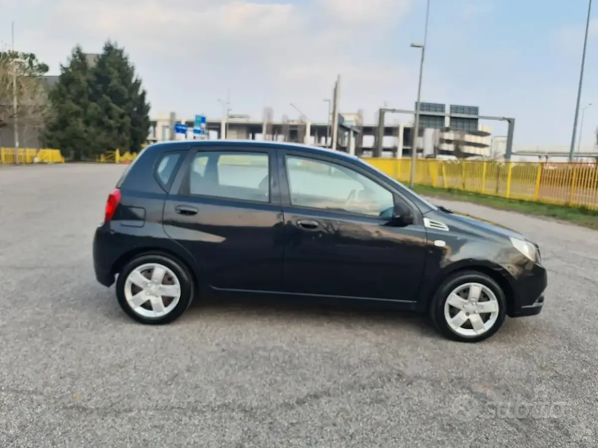 Usata Chevrolet Aveo LT 84 CV (61 kW) 2011 Nero Berlina