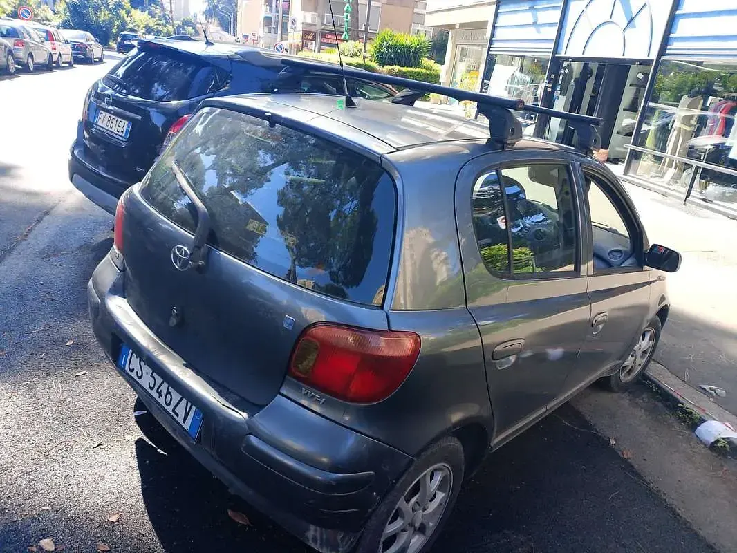 Usata Toyota Yaris Sol 65 CV (47 kW) 2004 Blu/azzurro Utilitaria