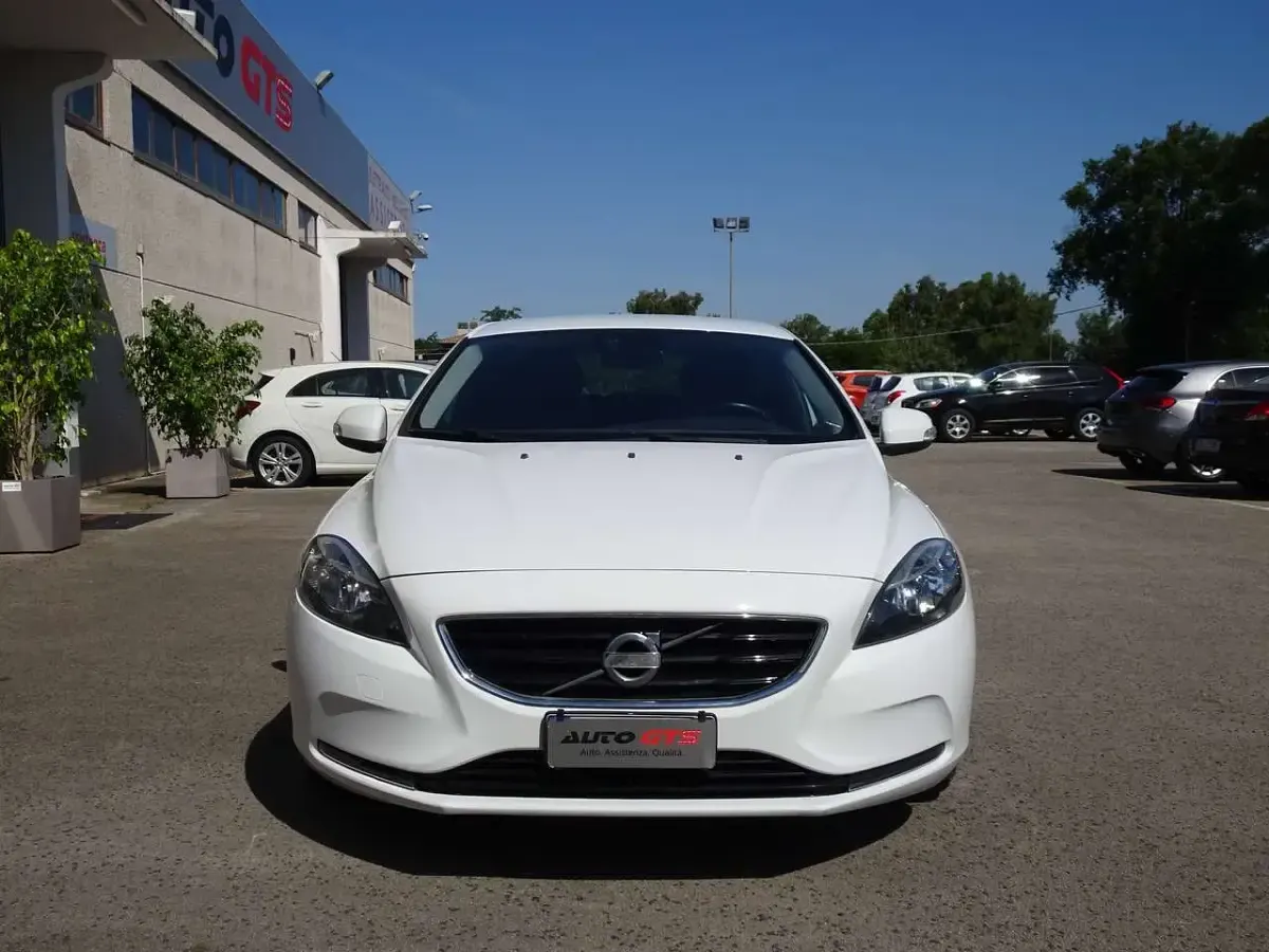Usata Volvo V40 Kinetic 114 CV (83 kW) 2014 Bianco Berlina