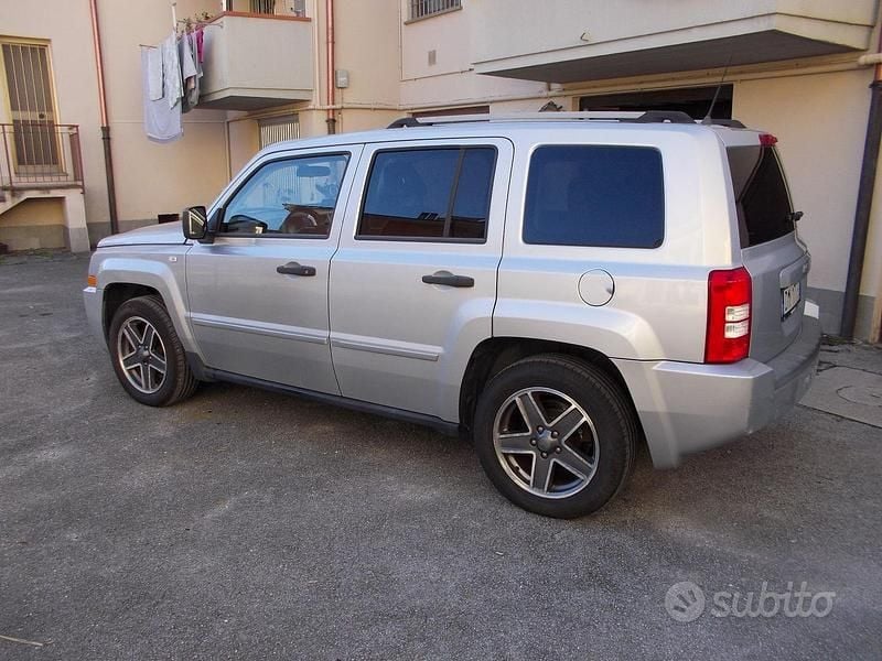 Usata Jeep Patriot Limited 140 CV (102 kW) 2008 Argento SUV