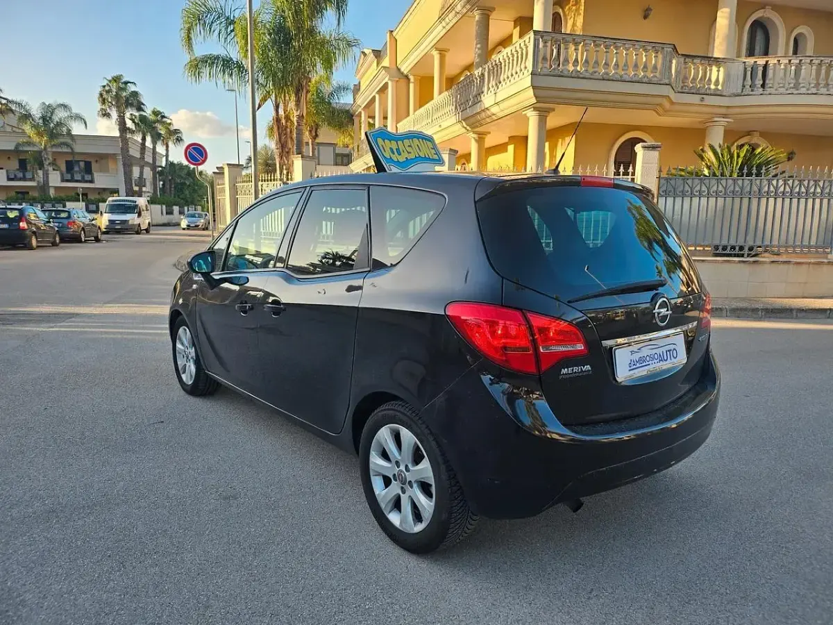 Usata Opel Meriva Cosmo 95 CV (69 kW) 2011 Nero Monovolume