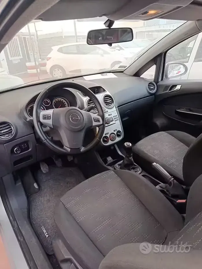 Usata Opel Corsa 75 CV (55 kW) 2012 Grigio Utilitaria