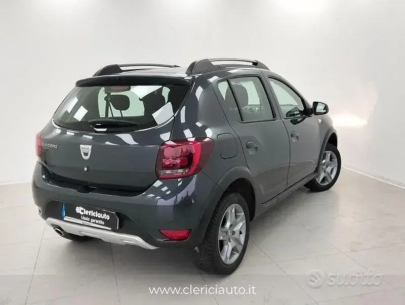 Gebraucht Dacia Sandero Stepway 101 PS (74 kW) 2020 Grau Limousine