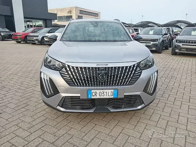 Usata Peugeot 2008 Allure 131 CV (96 kW) 2024 Grigio SUV