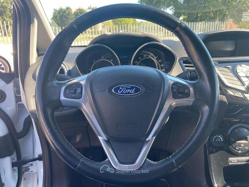 Usata Ford Fiesta ST-Line 75 CV (55 kW) 2016 Bianco Utilitaria