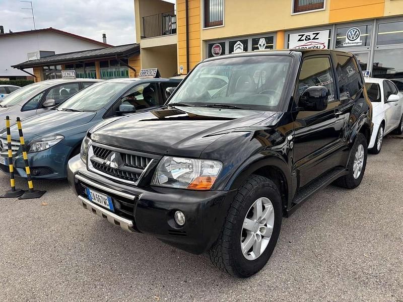 Usata Mitsubishi Pajero Intense 160 CV (117 kW) 2005 Nero SUV