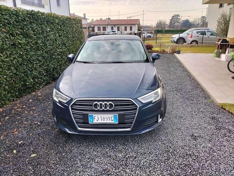 Usata Audi A3 Design 116 CV (85 kW) 2017 Blu/azzurro Berlina