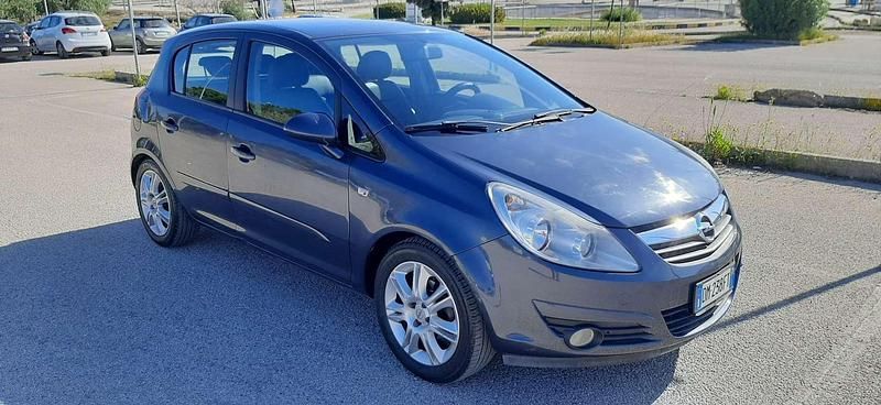 Usata Opel Corsa Cosmo 90 CV (66 kW) 2008 Grigio Berlina