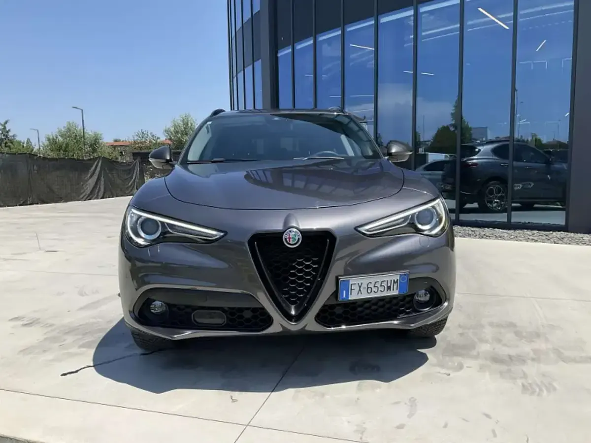 Usata Alfa Romeo Stelvio Tech Edition 190 CV (139 kW) 2019 Grigio SUV