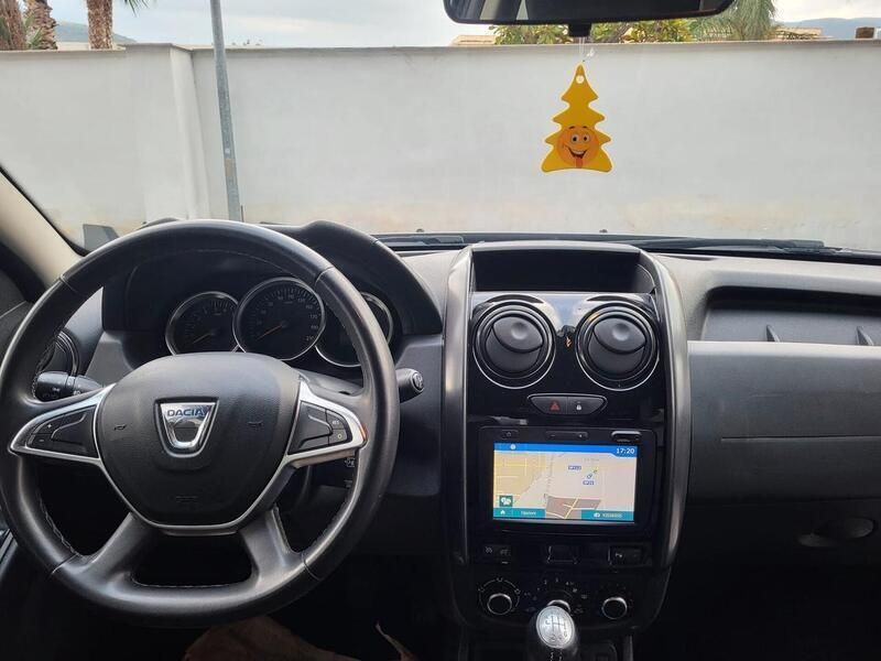 Usata Dacia Duster Lauréate 110 CV (80 kW) 2017 Grigio SUV