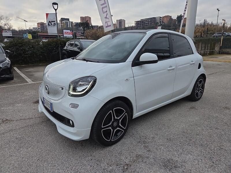 Bianco Usata 2018 Smart ForFour Passion Utilitaria | 15.900 € (Buon prezzo) - Immagine 1/4