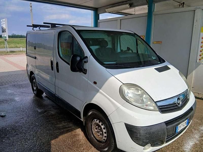 Bianco Usata 2012 Opel Vivaro Furgone | 3500 € (Super prezzo) - Immagine 1/4