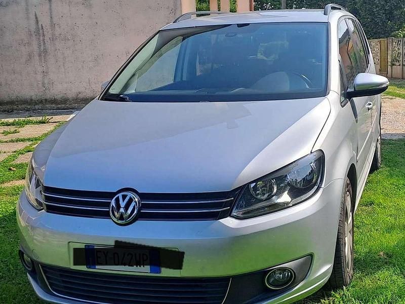 Argento Usata 2015 VW Touran Comfortline Monovolume | 15.000 € (Buon prezzo) - Immagine 1/4