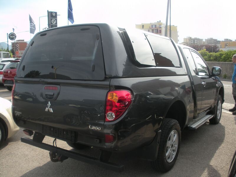 Usata Mitsubishi L200 136 CV (100 kW) 2014 Gray Pick-up