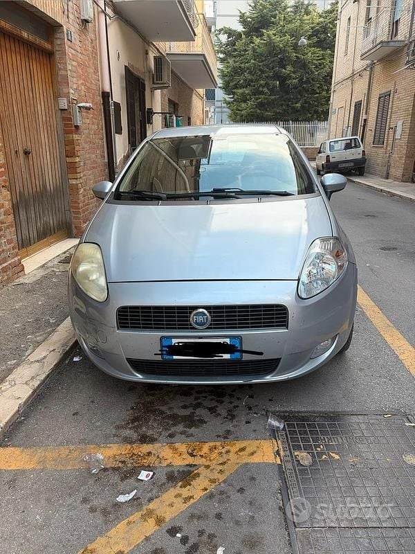 Usata Fiat Grande Punto 77 CV (56 kW) 2005 Grigio Utilitaria