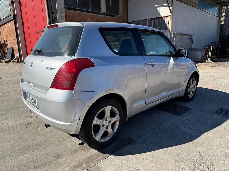 Gebraucht Suzuki Swift GL 92 PS (67 kW) 2007 Grau Kleinwagen