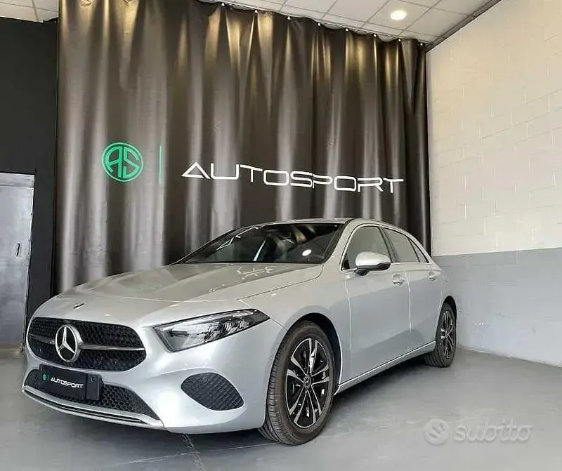 Usata Mercedes A180 Advanced 116 CV (85 kW) 2025 Grigio Berlina