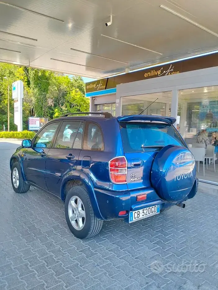Usata Toyota RAV4 116 CV (85 kW) 2004 Blu SUV