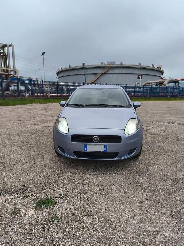 Usata Fiat Grande Punto 77 CV (56 kW) 2005 Blu Utilitaria