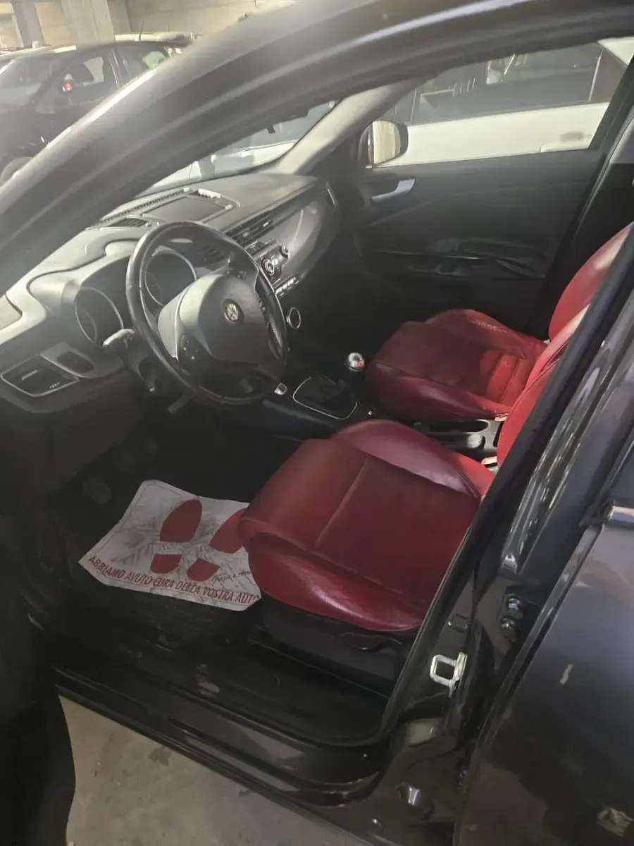 Usata Alfa Romeo Giulietta 105 CV (77 kW) 2012 Grigio Utilitaria