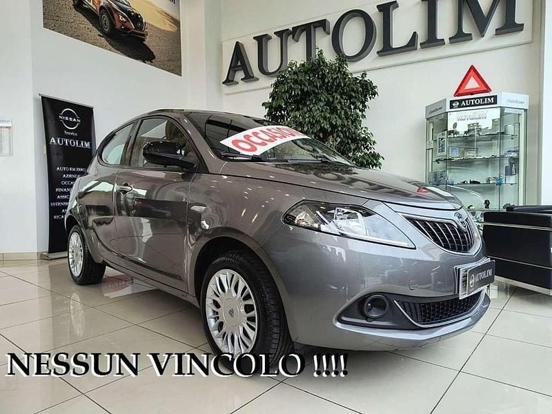 Usata Lancia Ypsilon Silver 69 CV (50 kW) 2022 Grigio pietra Utilitaria