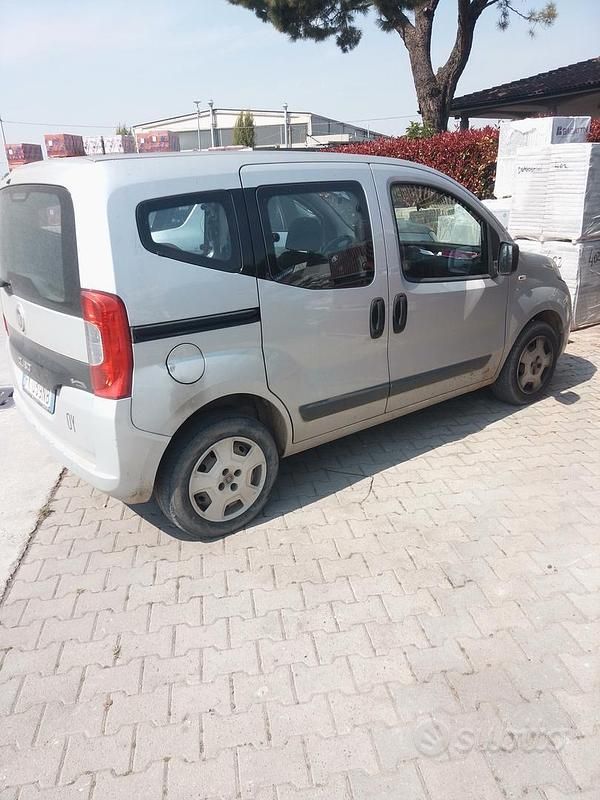 Begagnad Fiat Qubo Trekking 75 HK (55 kW) 2017 Grå Minibuss