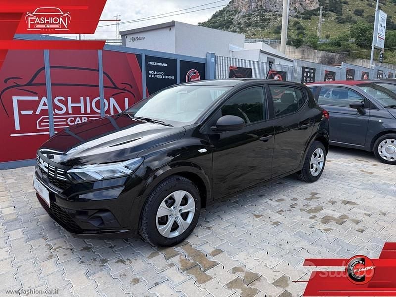 Usata Dacia Sandero Essentiel 101 CV (74 kW) 2024 Nero Berlina