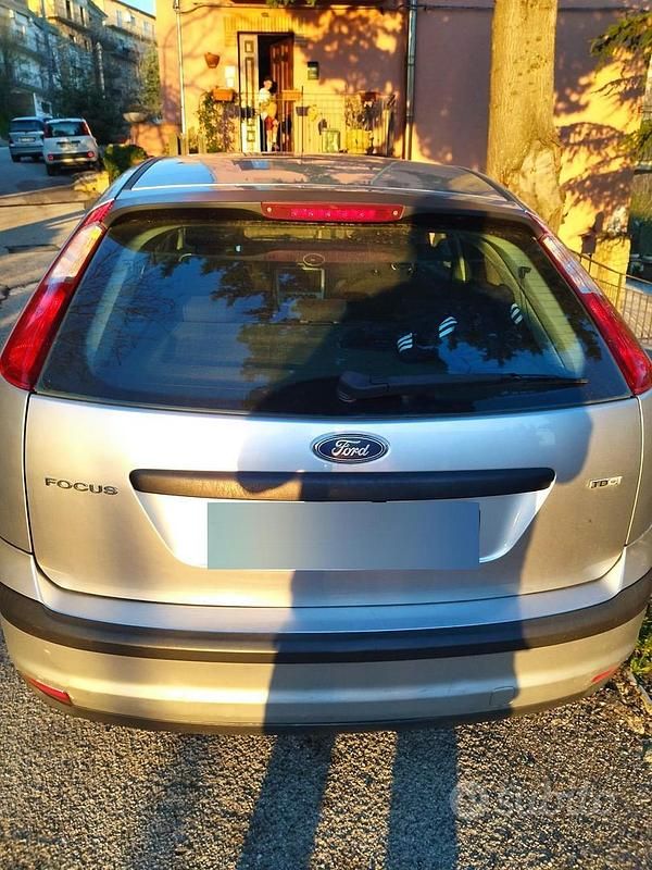 Usata Ford Focus 90 CV (66 kW) 2006 Grigio Berlina