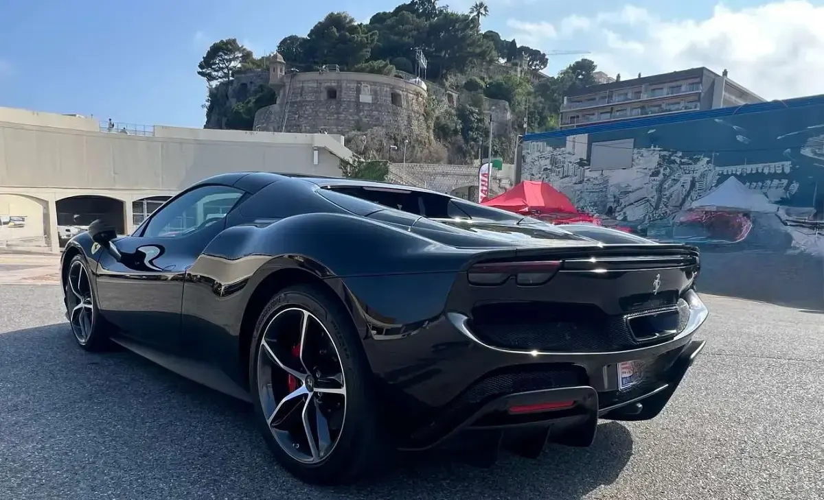 Usata Ferrari 296 829 CV (609 kW) 2024 Nero Cabrio